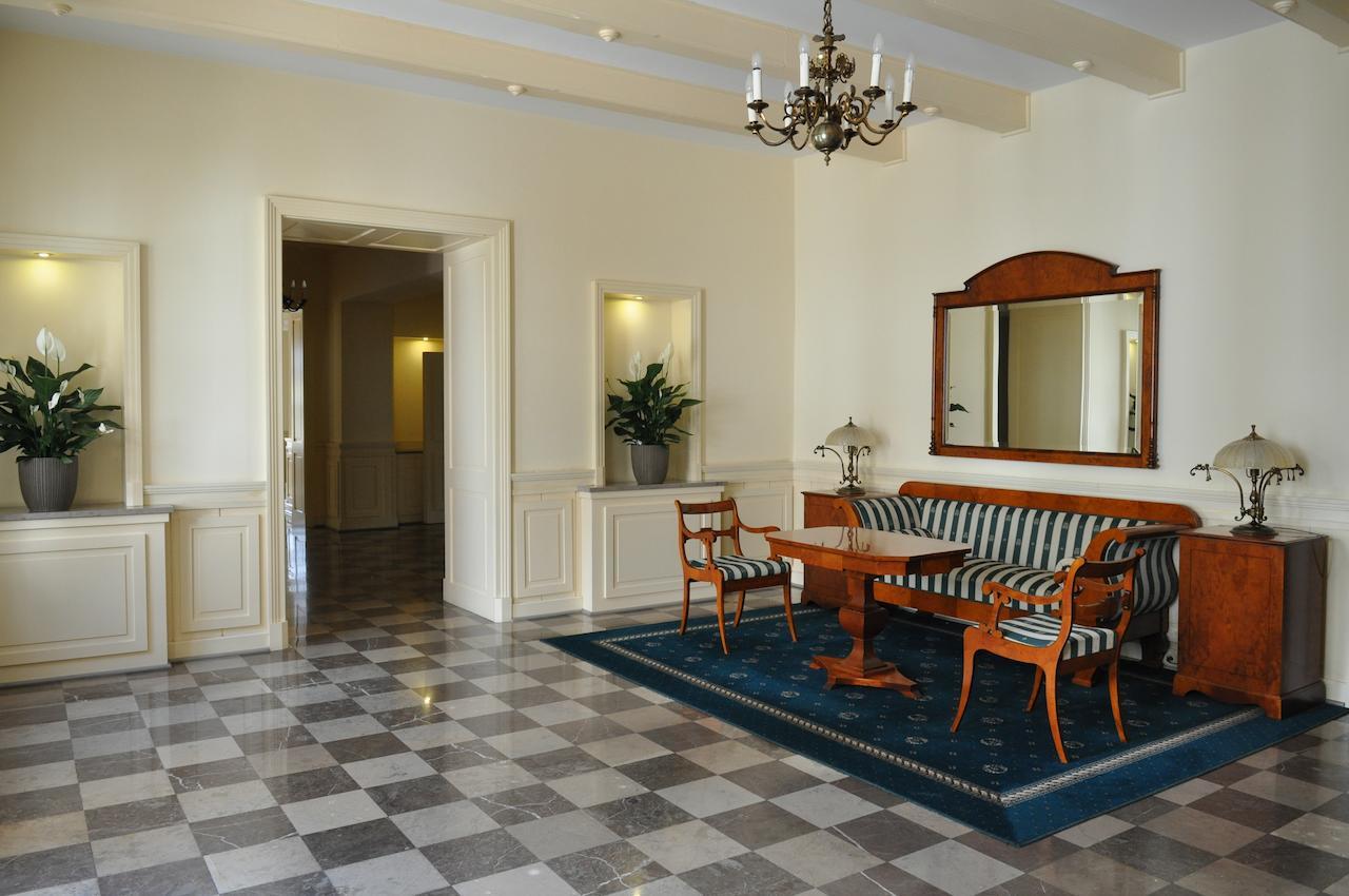 Hotel "Zajazd Napoleonski" Varsó Kültér fotó