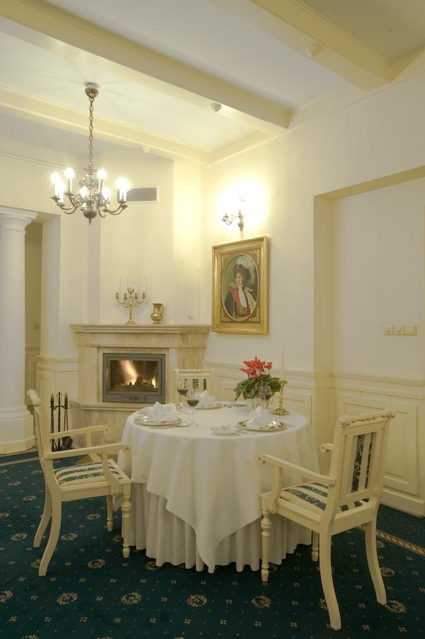 Hotel "Zajazd Napoleonski" Varsó Kültér fotó
